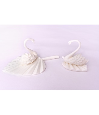WHITE SWAN