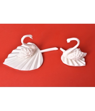 WHITE SWAN